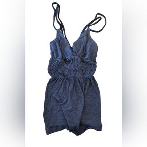 ✨️2 for 20✨️ Hollister crossover back v-neck top